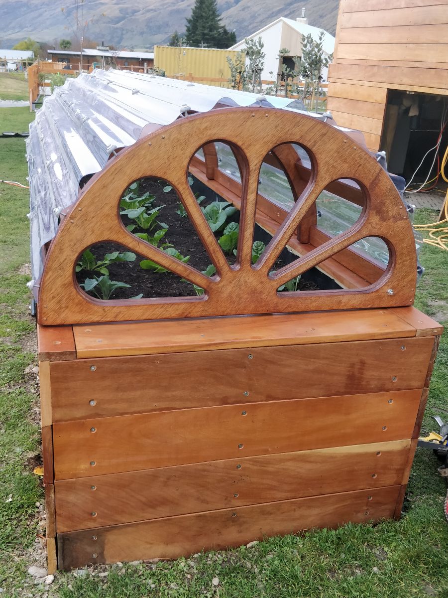 Wagon wheel style lid frame